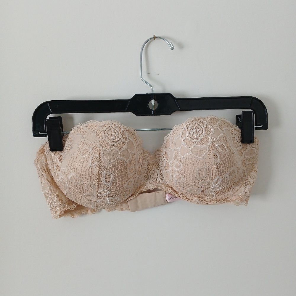 La Vie En Rose Strapless Cream Nude Colored Bra With Floral Lace